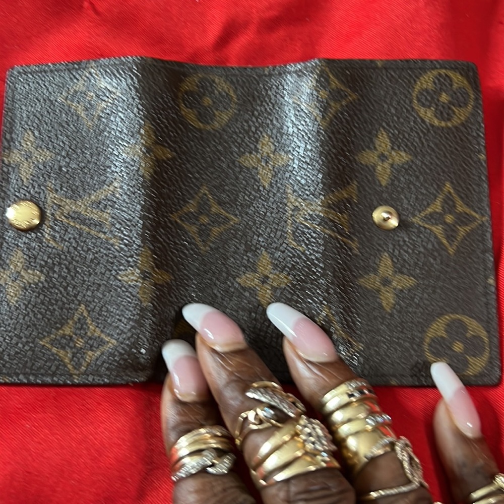 Authentic Louis Vuitton Authentic Monogram Lv 4 K… - image 4